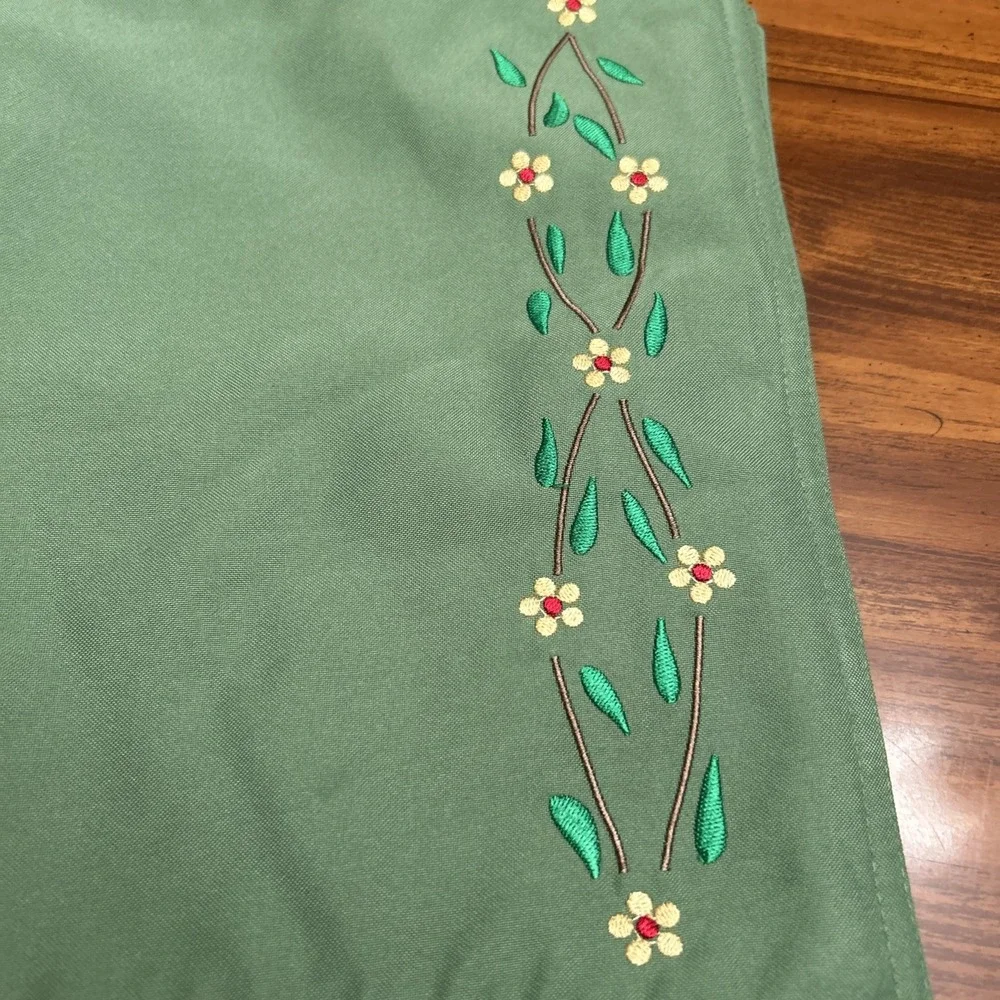 green floral embroidered Table Placemats‎ By Temptations QVC Lot 6